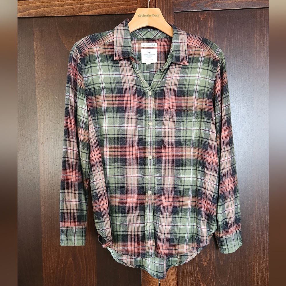 American Eagle Outfitters Plaid Button-Down Shirt